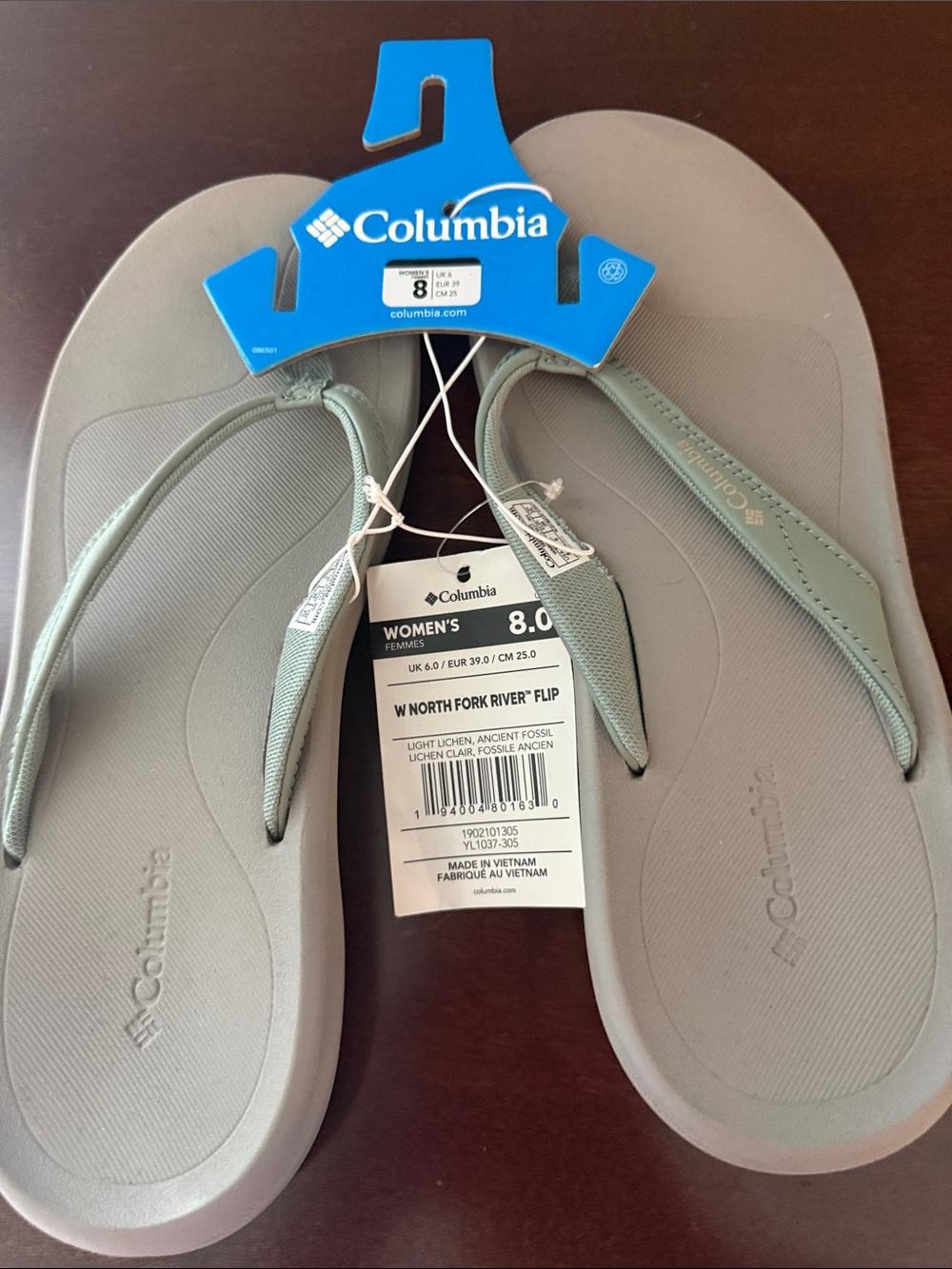 Columbia Women's Flip Flops in Light Lichen and Light Gray